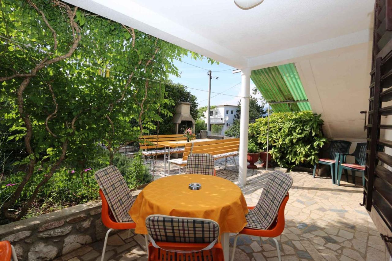 Apartment in Silo/Insel Krk 14533 Buitenkant foto