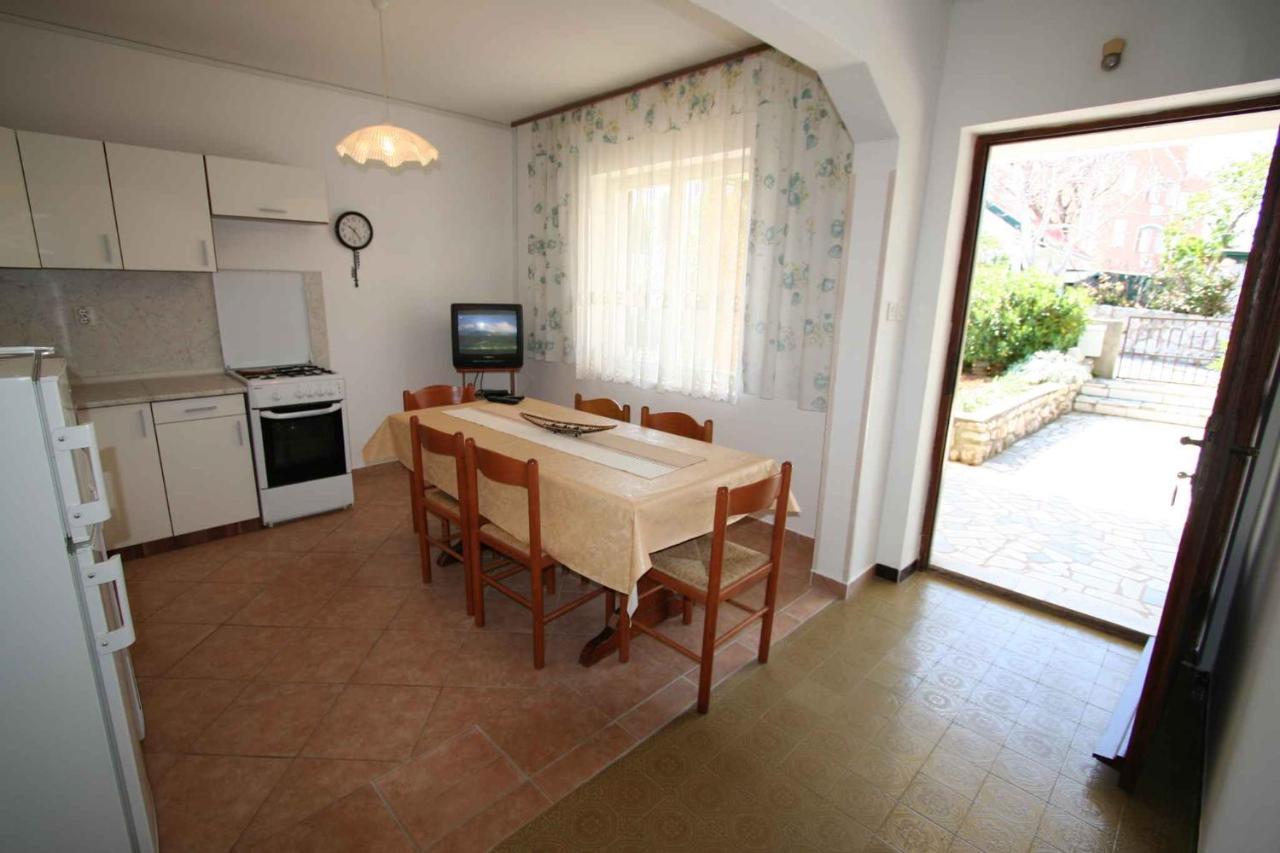 Apartment in Silo/Insel Krk 14533 Buitenkant foto