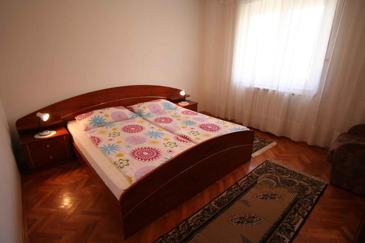 Apartment in Silo/Insel Krk 14533 Buitenkant foto