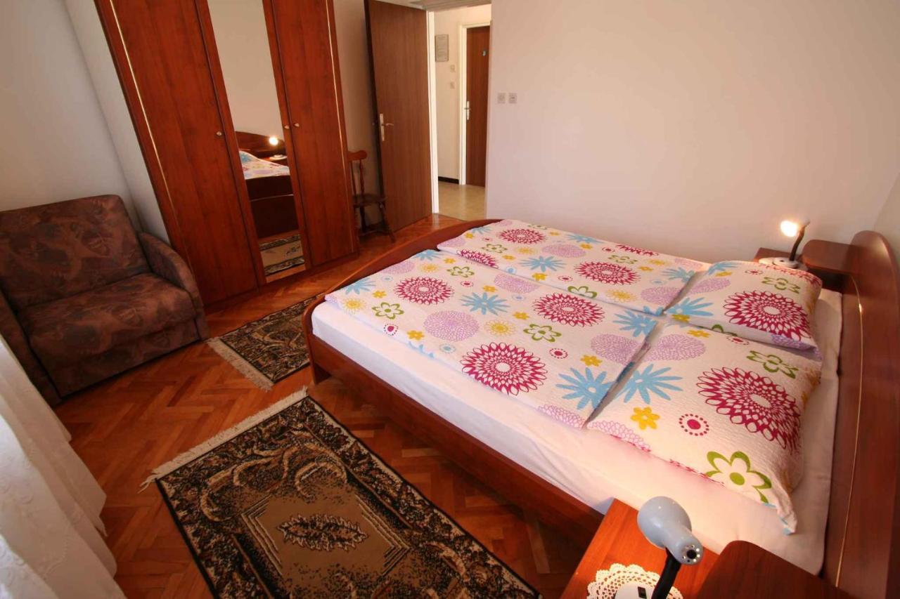 Apartment in Silo/Insel Krk 14533 Buitenkant foto